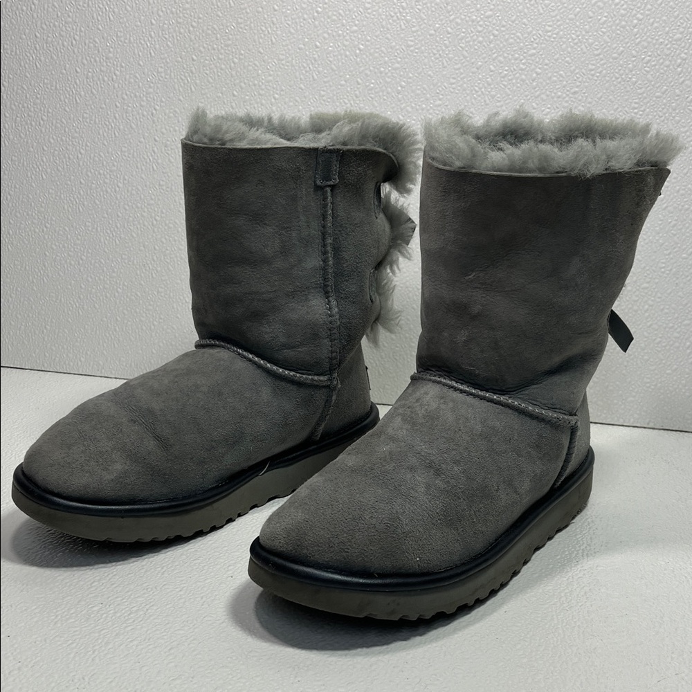 UGG Women’s Bailey Bow Warm Stylish Winter Boot Size 7 1019034